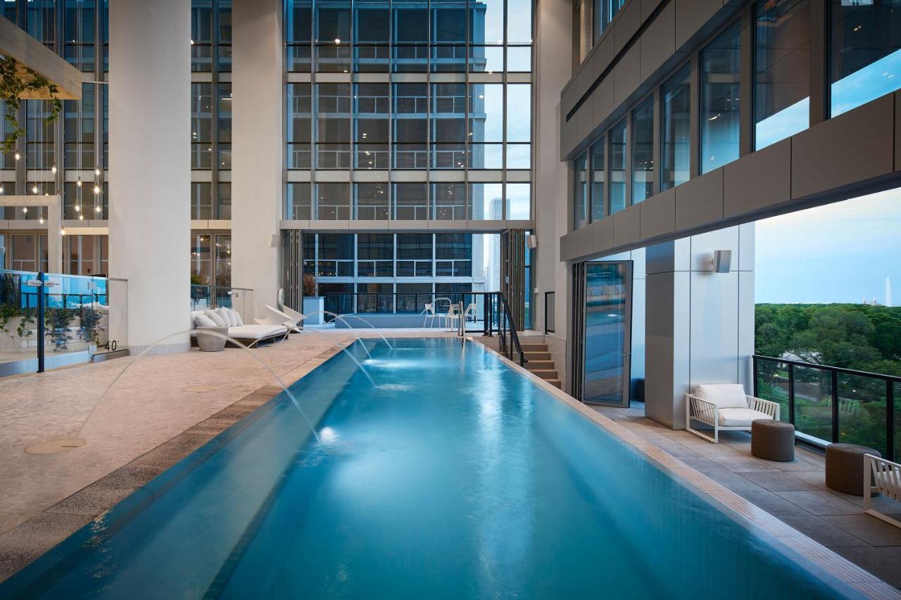 Aparthotel Sentral Michigan Avenue Chicago Exterior foto The pool at the Ritz-Carlton, Dallas