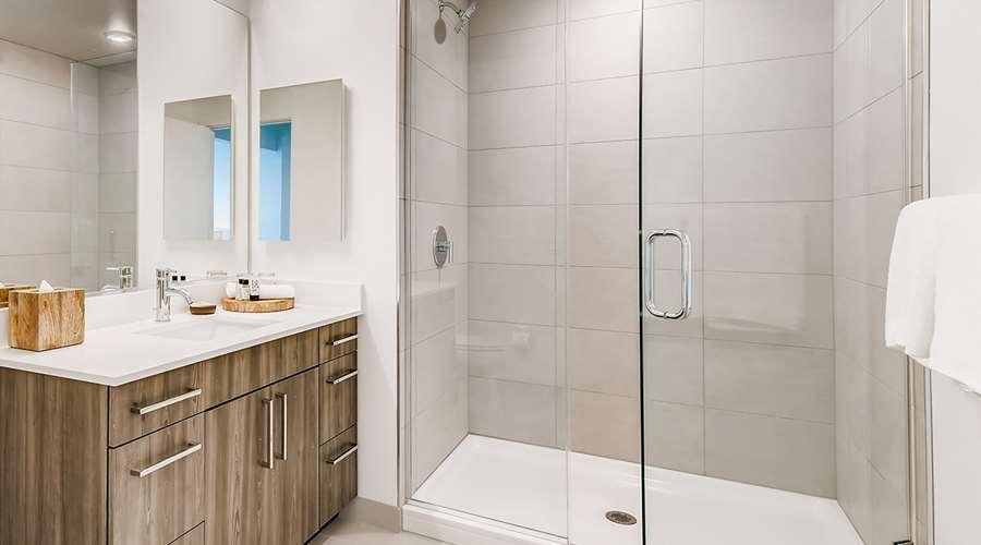 Aparthotel Sentral Michigan Avenue Chicago Exterior foto A shower with a glass door